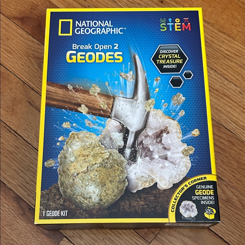 NWT National Geographic Break Open 2 Geodes
